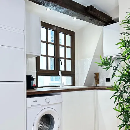 Sublime In Marais Paryż