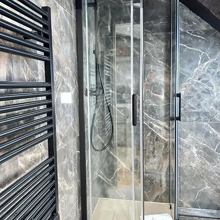 Sublime In Marais * Paryż